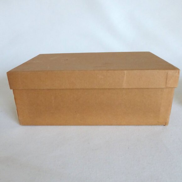 ANTIQUE VINTAGE 1940’s WHITE LEATHER BABY SHOES IN ORIGINAL BOX USED ODDITY - Picture 14 of 16